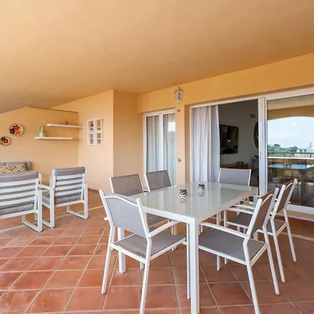 Apartment Beautiful East With Pool Rdr490 *